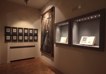 Foto: una sala della mostra © Biblioteca di via Senato Milano