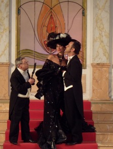 Foto di scena da La vedova allegra © Compagnia Italiana di Operette © Teatro Manzoni Milano