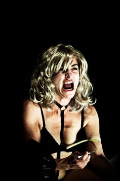 Foto di scena: Materiali per Medea di Heiner Müller © Teatro Sala Fontana Milano