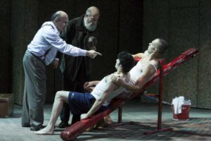 Foto di scena: Morte di un commesso viaggiatore, regia di Elio De Capitani, presso la Sala Shakespeare del Teatro dell’Elfo di Milano