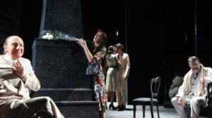 Foto di scena de Il Bell'Antonio da Vitaliano Brancati in scena presso il Teatro Manzoni di Milano