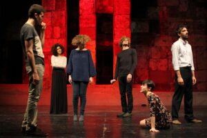 Foto di scena: Sei personaggi in cerca d'autore da Luigi Pirandello, regia di Sandro Mabellini, al Teatro Out Off di Milano