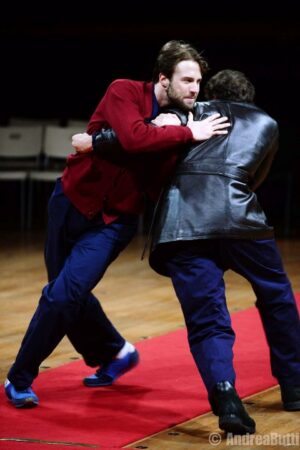 Foto di scena: Stefano Annoni, Daniele Gaggianesi in Volo nove zero tre. Emil Zátopek: il viaggio di un atleta, al Piccolo Teatro Studio Melato di Milano 