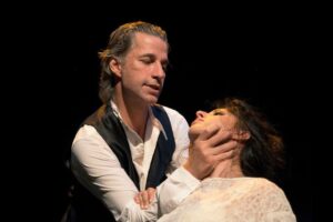 Foto di scena: Giuseppe Scordio, Sonia Burgarello ne “La Signorina Giulia”, allo  Spazio Tertulliano di Milano dal 28 ottobre all'8 novembre