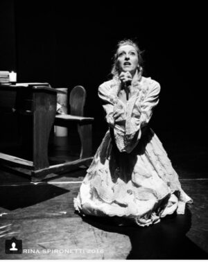 Foto di scena: Silvia Giulia Mendola, Ritratto di Signora, al Teatro Libero di Milano dal 5 al 10 gennaio 2016