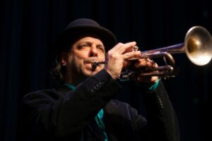 Foto: Frank London, Frank London & The Glass House Orchestra, al Teatro Manzoni di Milano per la Giornata della memoria il 24 gennaio 2016