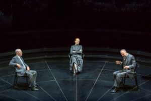 Foto di scena: Copenaghen, da sin. Umberto Orsini, Giuliana Lojodice, Massimo Popolizio, al Piccolo Teatro Grassi di Milano dal 3 al 22 aprile 2018