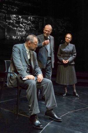 Foto di scena: Copenaghen, da sin. Massimo Popolizio, Umberto Orsini, Giuliana Lojodice, andato in scena al Piccolo Teatro Grassi di Milano dal 3 al 22 aprile 2018