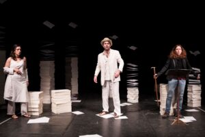 Foto di scena: Di a da … Shakespeare, da sin. Arianna Scommegna, Mattia Fabris, Serena Sinigaglia, al Teatro Manzoni di Milano dal 23 al 25 maggio 2018