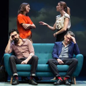 Foto di scena: La prova. Da sin. in alto: Eleonora Giovanardi, Orsetta Borghero. In basso: Tommaso Amadio, Emanuele Arrigazzi, fino al 27 gennaio al Teatro Filodrammatici di Milano