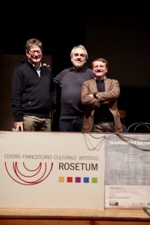 Foto: da sin. Gabriele Allevi, Luca Doninelli, Giacomo Poretti, Teatro Rosetum di Milano