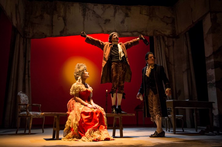 Amadeus sul palco del Teatro Elfo Puccini di Milano