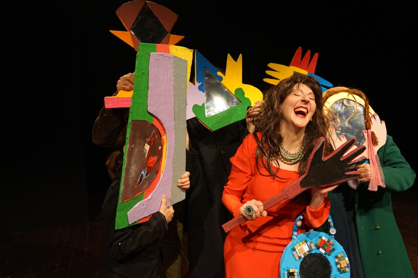 Foto di scena: La commedia della vanità, con M. E. D'Aquino, P. Galli, R. Magherini, A. Pazzi, A. Raimondi, E. Ferreira, andato in scena al PACTA SALONE di Milano dal 3 al 19 maggio 2019