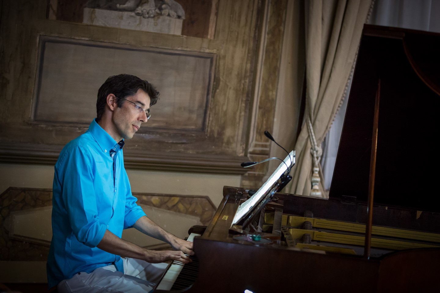 PRIMO INTERVENTO CHIRURGICO ACCOMPAGNATO DA UN PIANOFORTE ACUSTICO