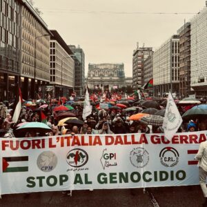 Foto: il corteo che sfila in via Vittor Pisani durante la manifestazione del 26 ottobre © Coordinamento per la Pace - Milano