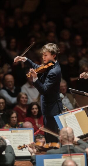 Foto: Daniel Lozakovich © Marco Borggreve - Auditorium di Milano, dal 22 al 24 novembre 2024