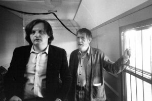 Foto: Gianni Sassi e John Cage sul treno sonoro 1978 © Fabio Emilio Simion