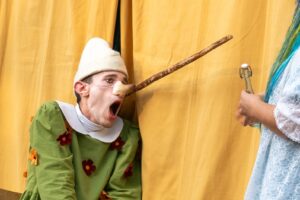 Foto di scena: Le mille e una piazza - Pinocchio (locandina) © Atelier Teatro